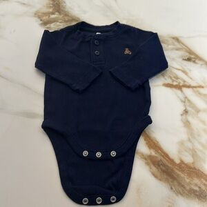 Gap bodysuit size 3-6mnth